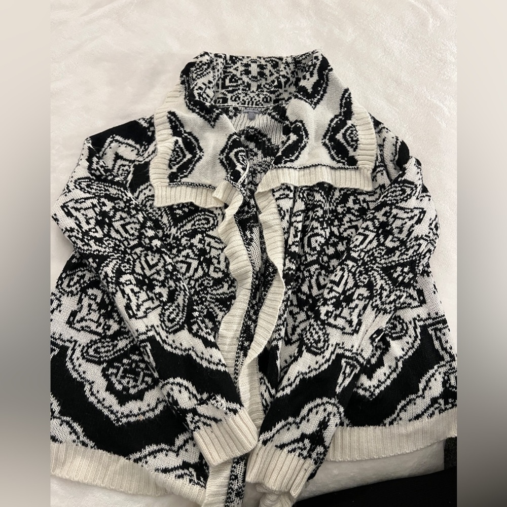 White&Black pattern Charlotte Russe cardigan